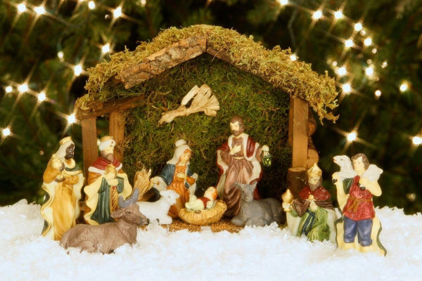 28 Most Traditional Christmas Hymns to Celebrate the Birth of Christ